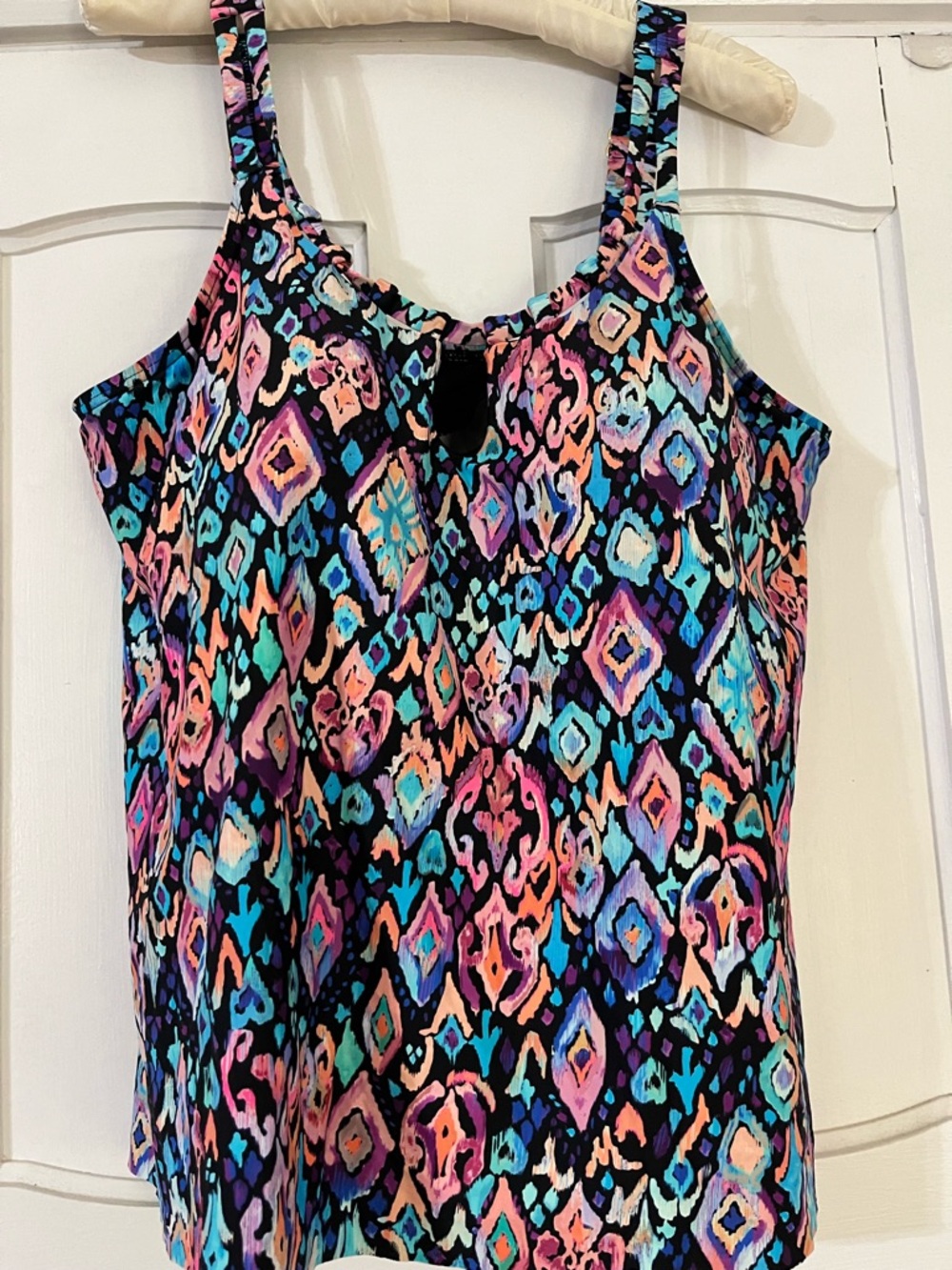 Sunsets Escape Women’s Sadie Flowy High-neck Tankini Swim Top